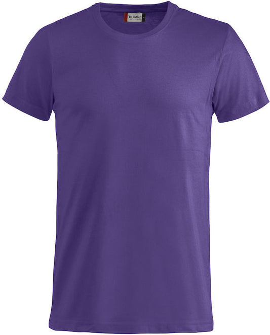 En sterk-lilla t-skjorte