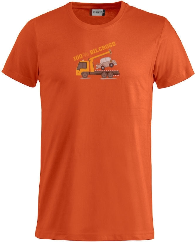 En blå t-skjorte med bilde av en redningsbil trykket på fremsiden