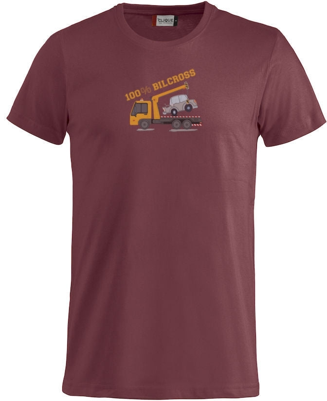 En blå t-skjorte med bilde av en redningsbil trykket på fremsiden