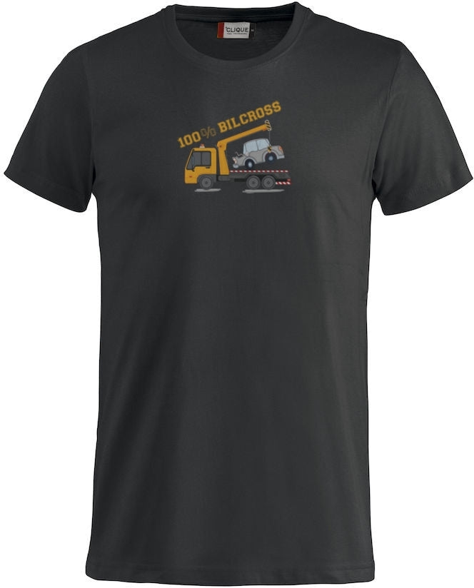 En blå t-skjorte med bilde av en redningsbil trykket på fremsiden