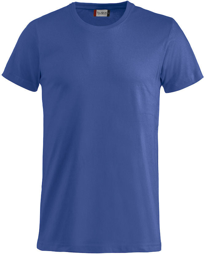 En kobolt-blå t-skjorte